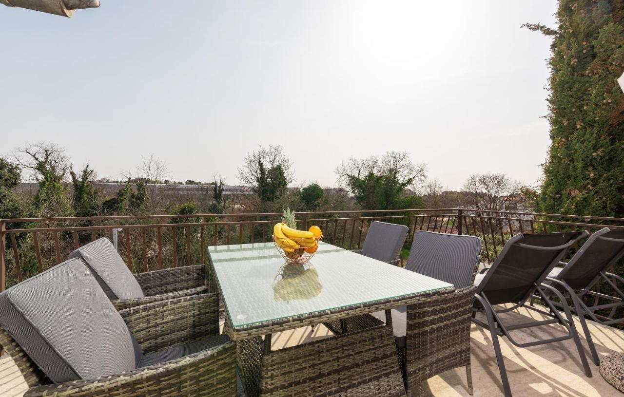 Apartman Gracia Porec Exterior photo
